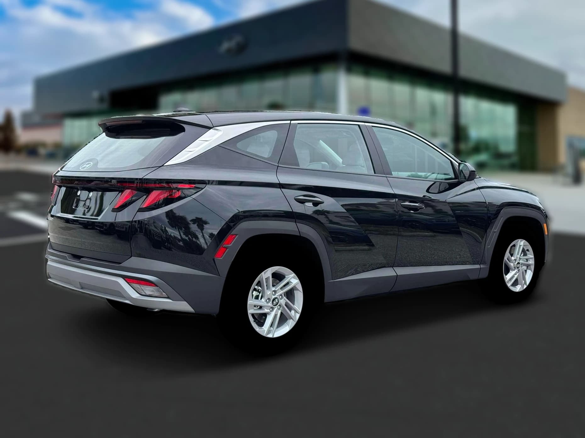 Hyundai Tucson SE FWD 2026 — side view