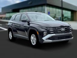 Hyundai Tucson SE FWD 2026 — side view