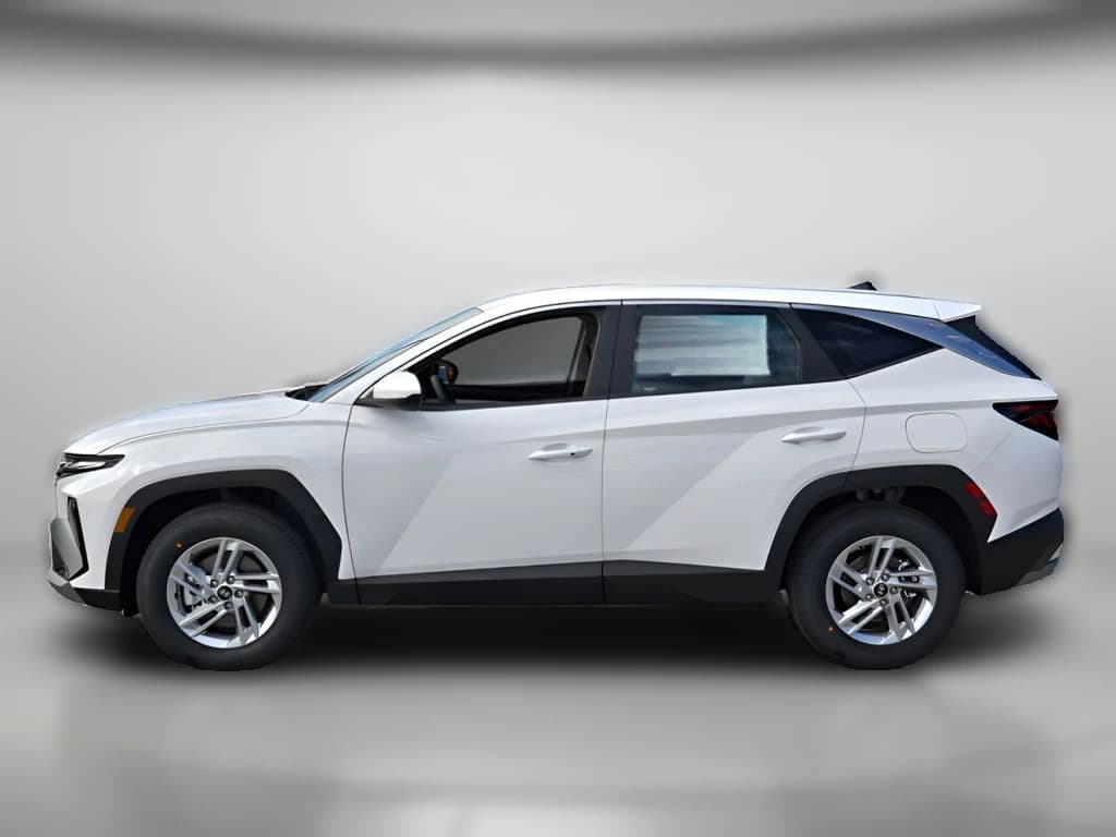 Hyundai Tucson SE FWD 2026 — side view