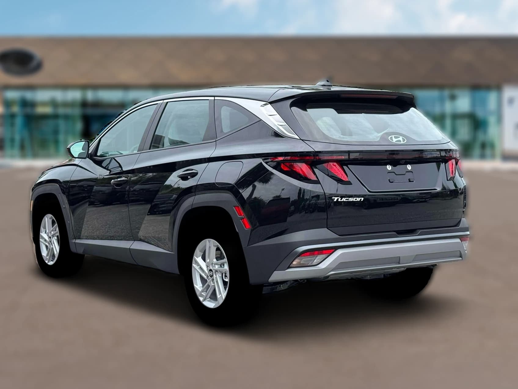 Hyundai Tucson SE FWD 2026 — side view