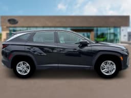 Hyundai Tucson SE FWD 2026 — side view
