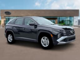Hyundai Tucson SE FWD 2026 — side view