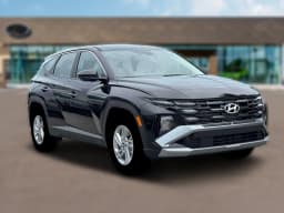 Hyundai Tucson SE FWD 2026 — side view