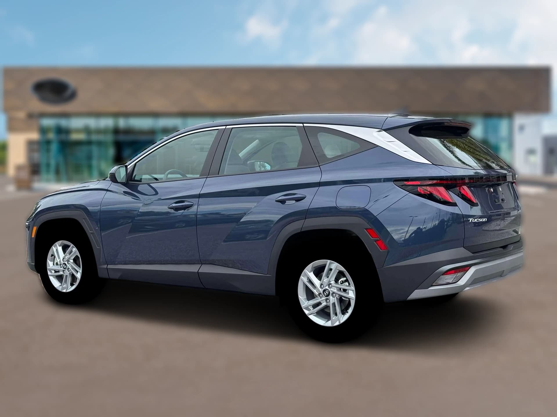 Hyundai Tucson SE FWD 2026 — side view