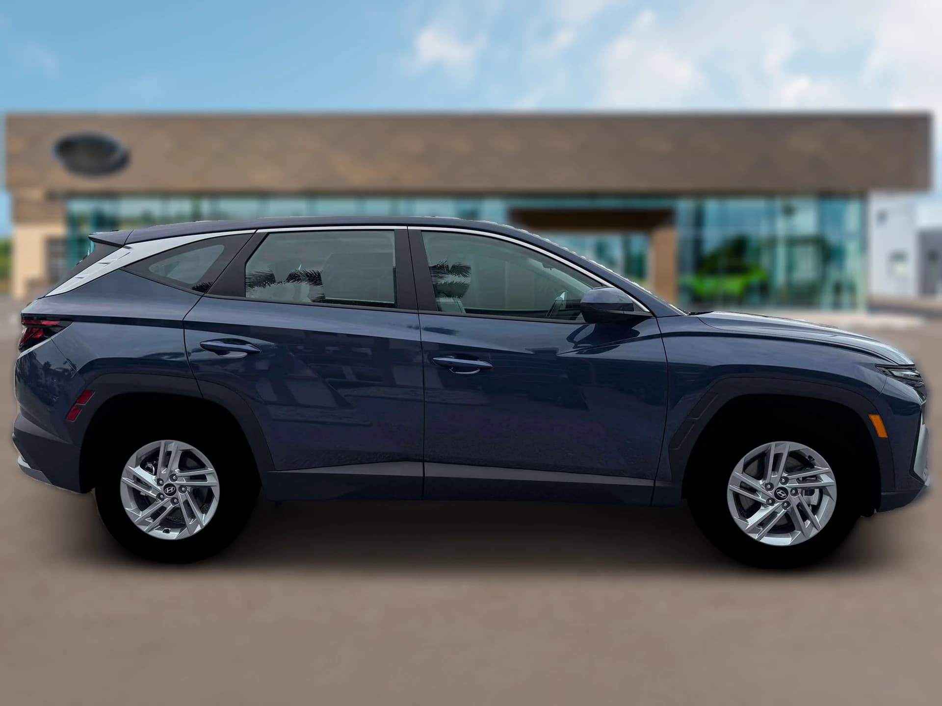 Hyundai Tucson SE FWD 2026 — side view