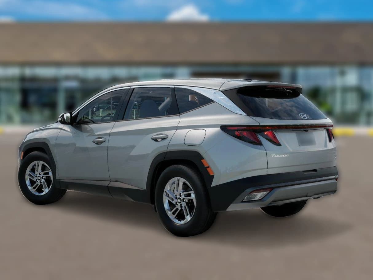 Hyundai Tucson SE FWD 2026 — side view
