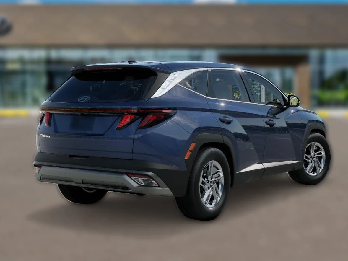 Hyundai Tucson SE FWD 2026 — side view