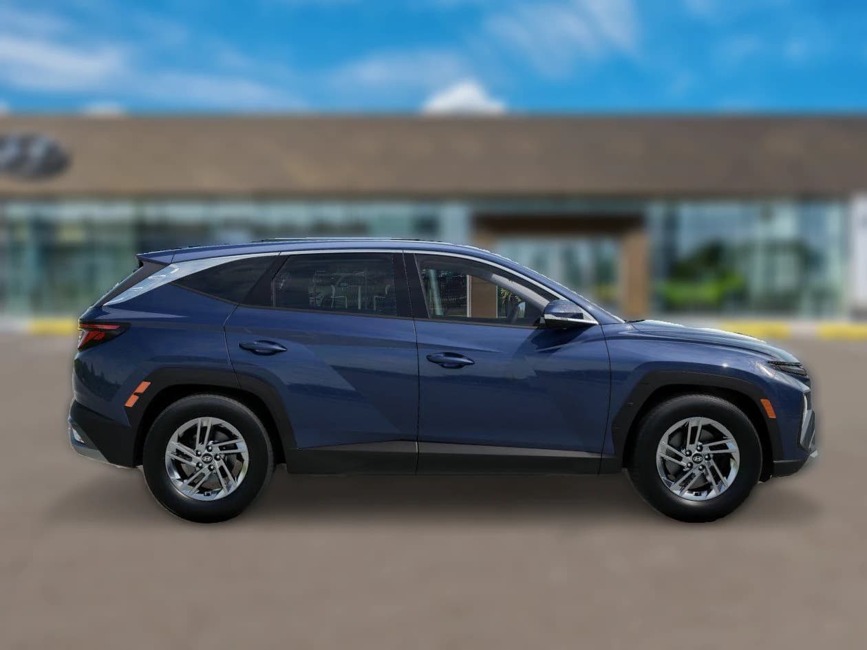 Hyundai Tucson SE FWD 2026 — side view