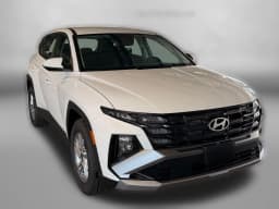 Hyundai Tucson SE FWD 2026 — side view