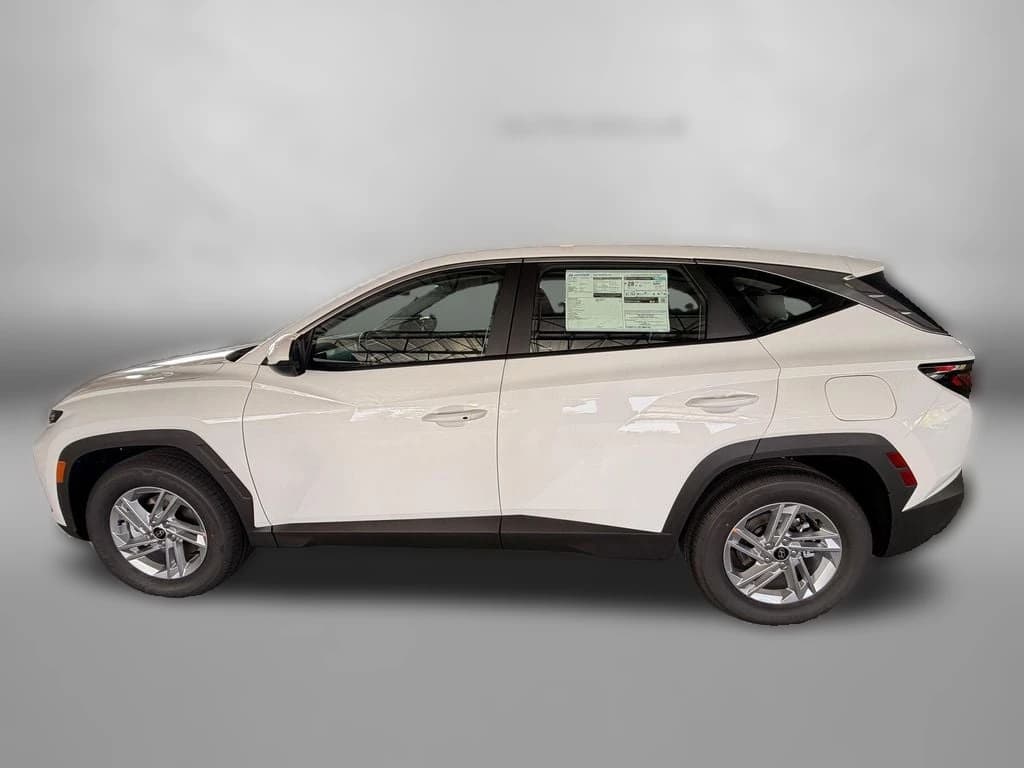 Hyundai Tucson SE FWD 2026 — side view
