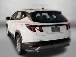 Hyundai Tucson SE FWD 2026 — side view