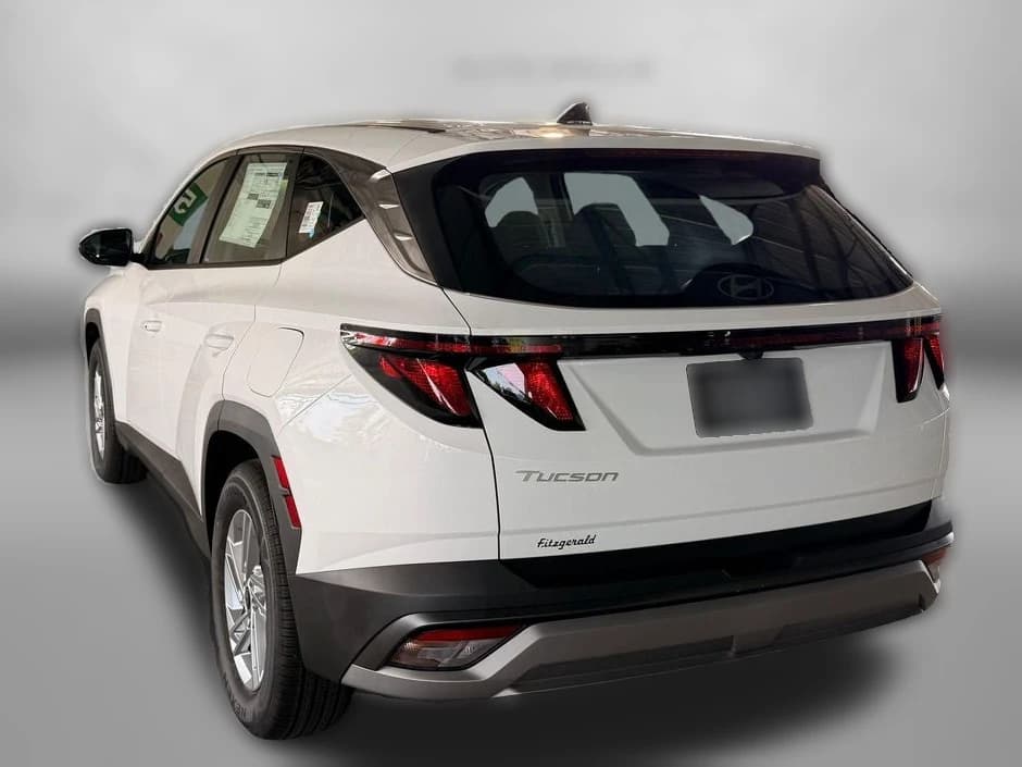 Hyundai Tucson SE FWD 2026 — side view