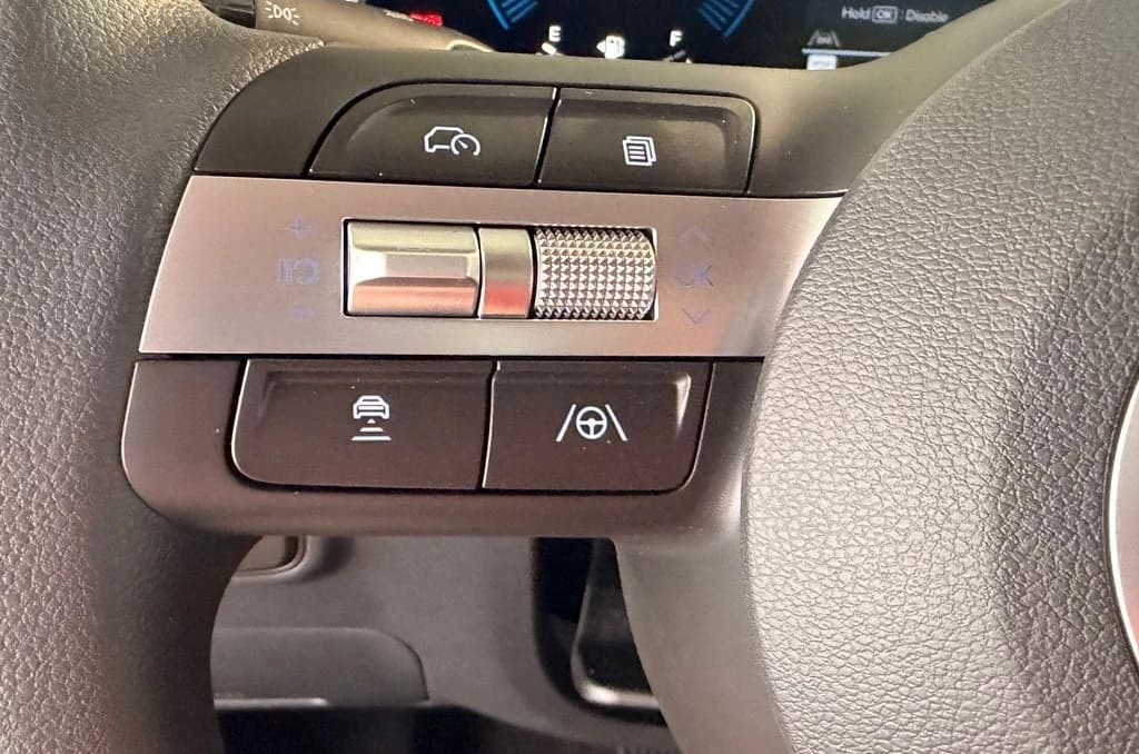 Hyundai Tucson SE FWD 2026 — side view