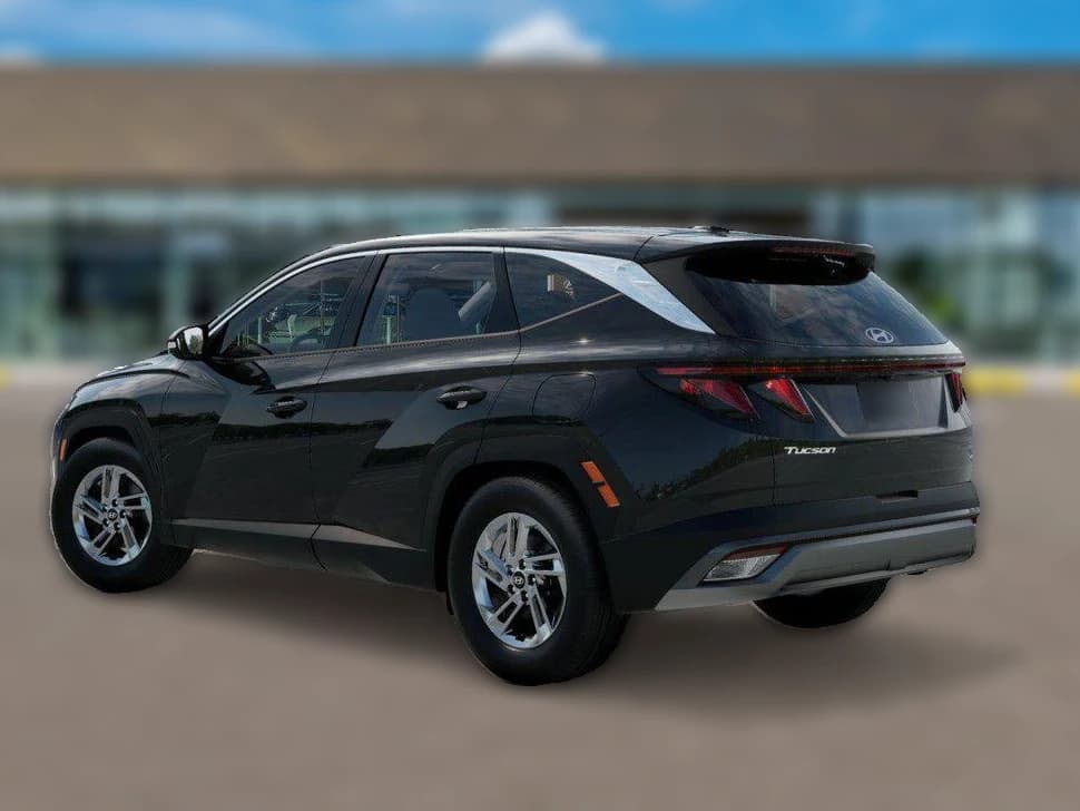 Hyundai Tucson SE FWD 2026 — side view