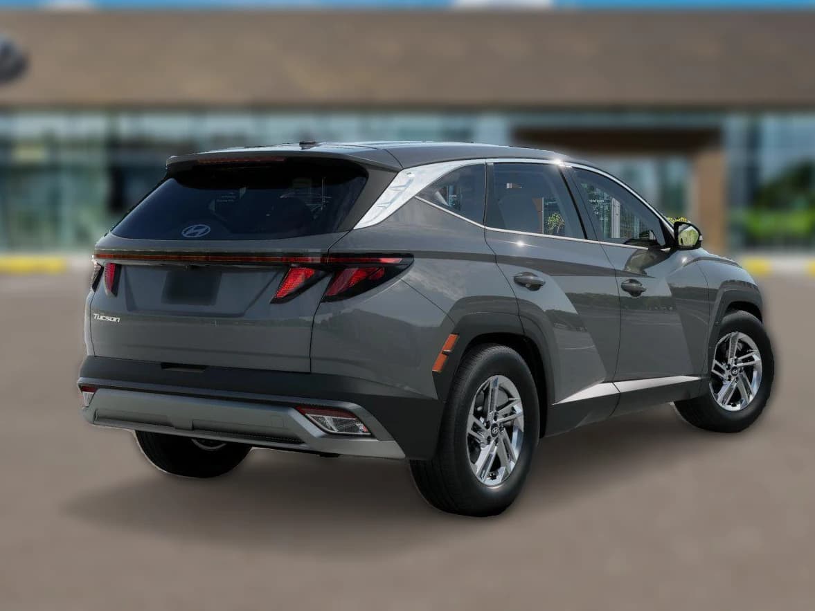 Hyundai Tucson SE FWD 2026 — side view