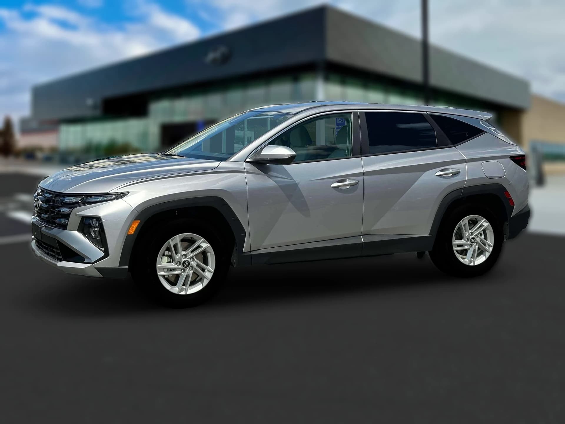 Hyundai Tucson SE AWD 2026 — side view