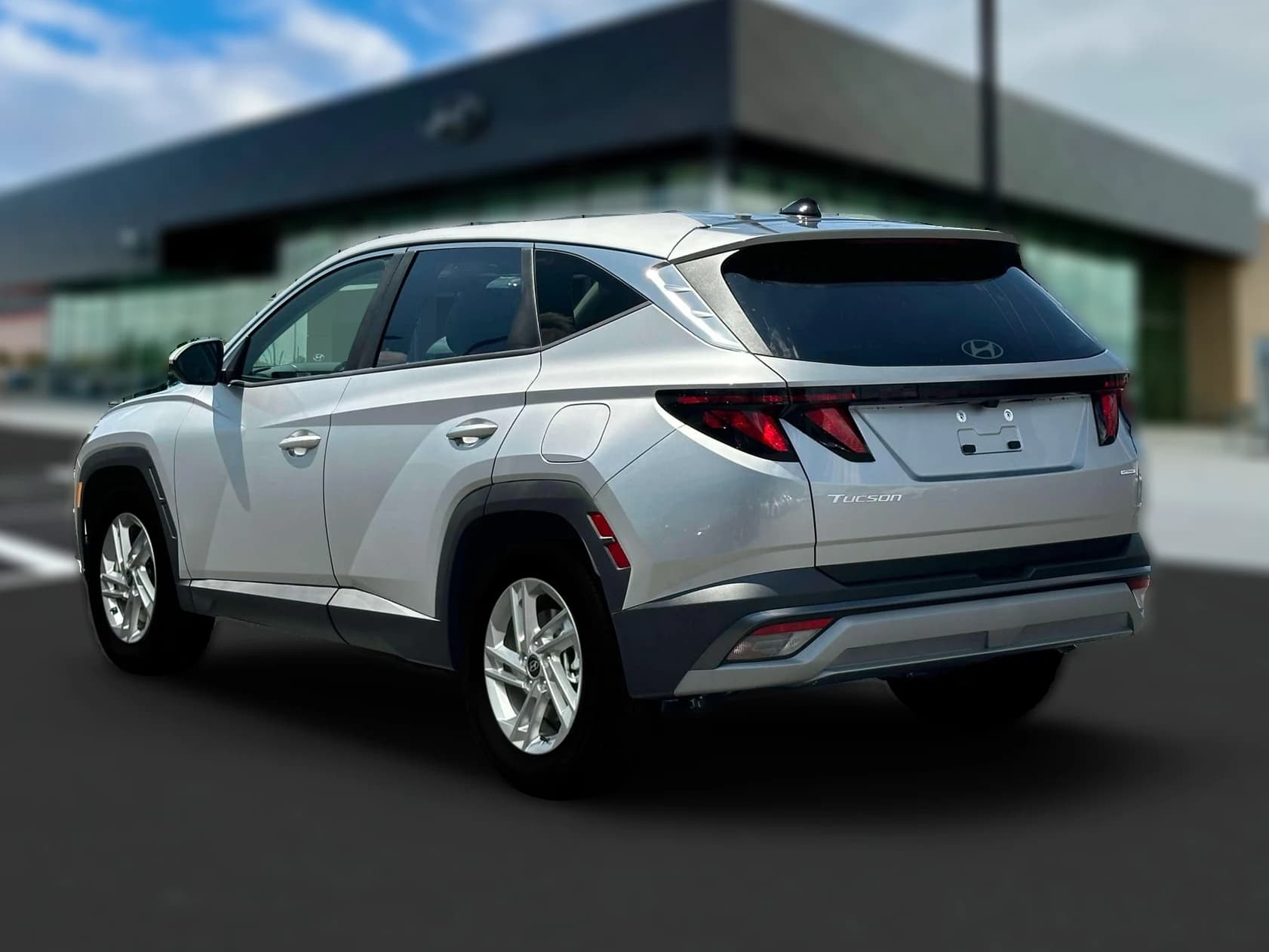 Hyundai Tucson SE AWD 2026 — side view