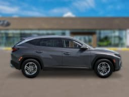 Hyundai Tucson SE AWD 2026 — side view