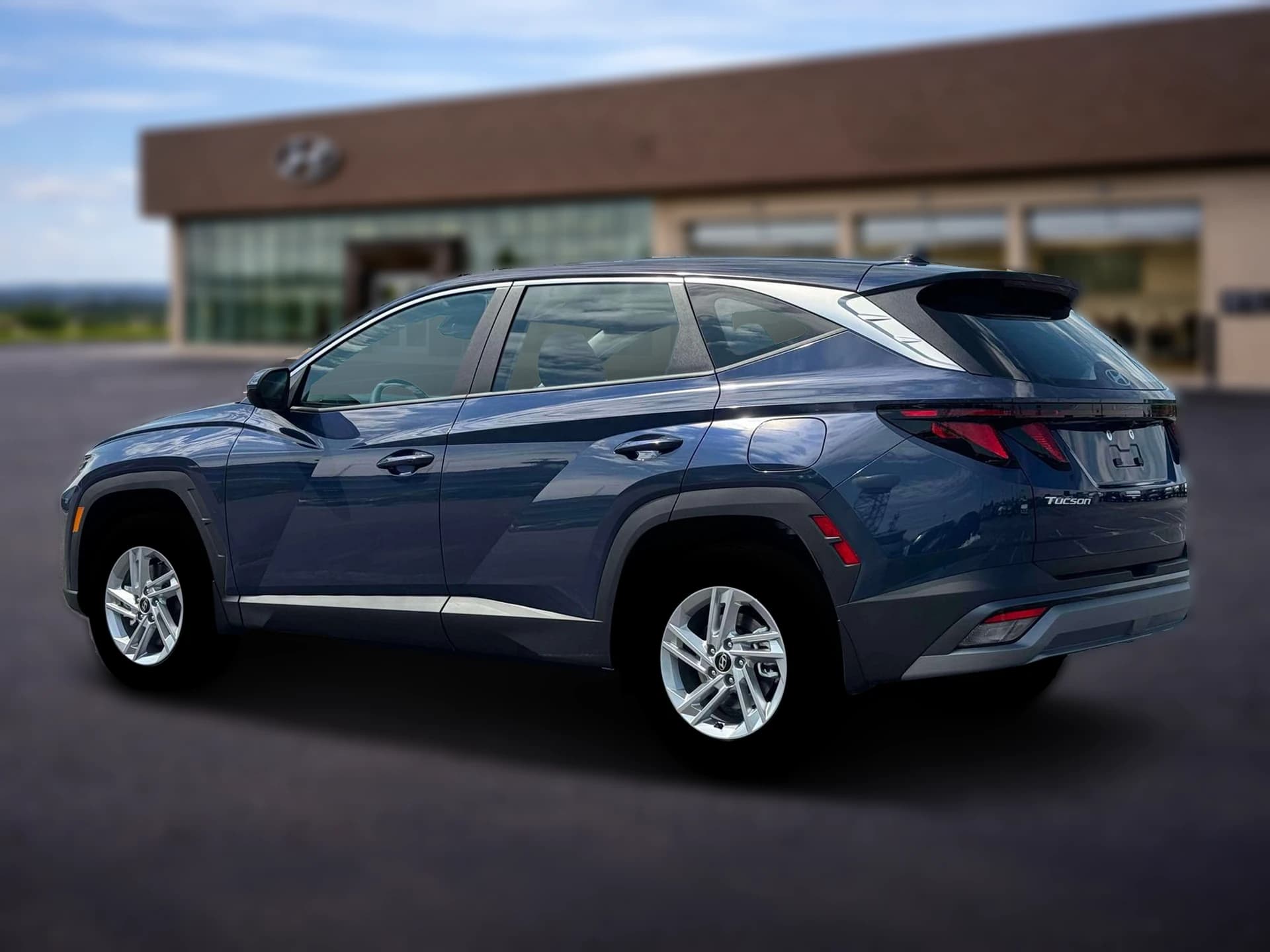 Hyundai Tucson SE AWD 2026 — side view