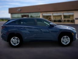 Hyundai Tucson SE AWD 2026 — side view