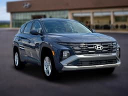 Hyundai Tucson SE AWD 2026 — side view
