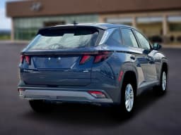 Hyundai Tucson SE AWD 2026 — side view
