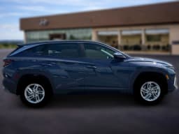 Hyundai Tucson SE AWD 2026 — side view