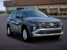 Hyundai Tucson SE AWD 2026 — side view