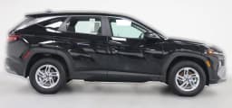 Hyundai Tucson SE AWD 2026 — side view