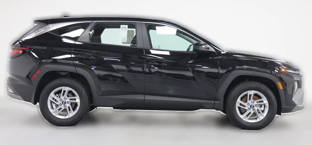 Hyundai Tucson SE AWD 2026 — side view