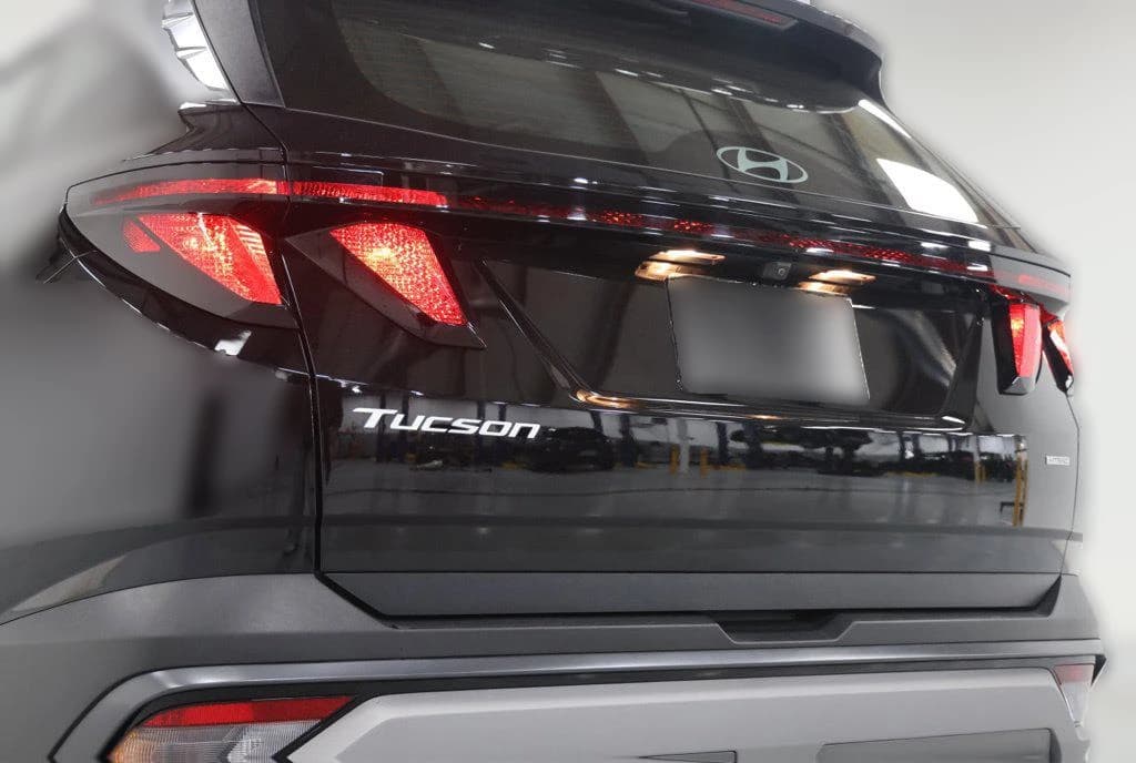 Hyundai Tucson SE AWD 2026 — side view
