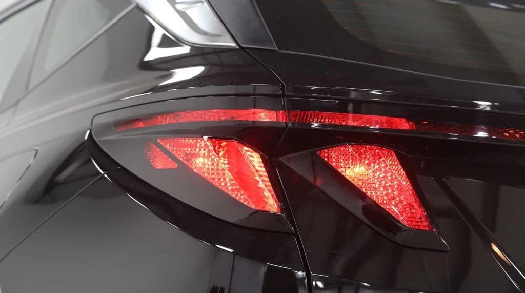 Hyundai Tucson SE AWD 2026 — side view