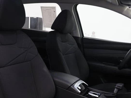 Hyundai Tucson SE AWD 2026 — side view