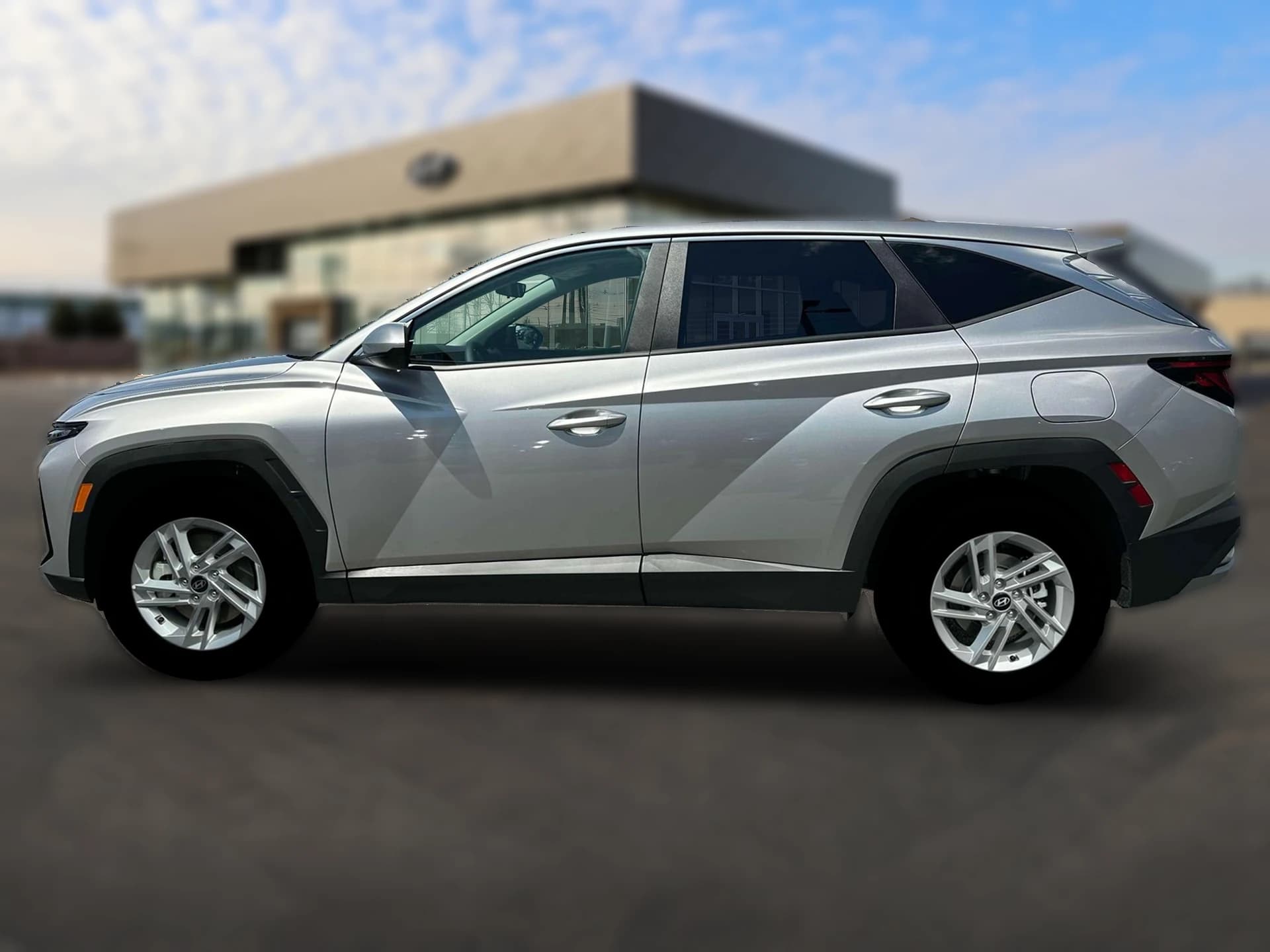 Hyundai Tucson SE AWD 2026 — side view