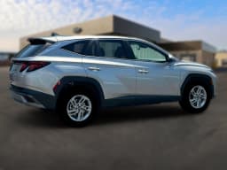 Hyundai Tucson SE AWD 2026 — side view
