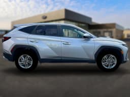 Hyundai Tucson SE AWD 2026 — side view