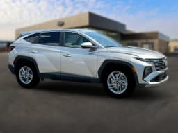 Hyundai Tucson SE AWD 2026 — side view