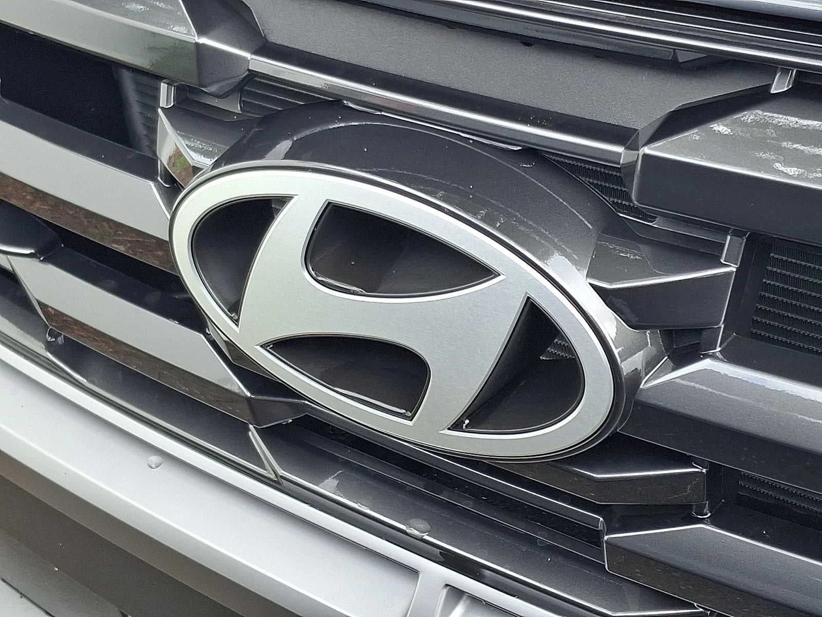 Hyundai Tucson SE AWD 2026 — side view