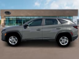 Hyundai Tucson SE AWD 2026 — side view