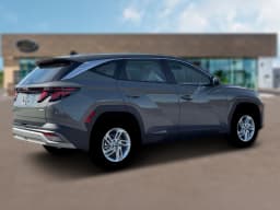 Hyundai Tucson SE AWD 2026 — side view