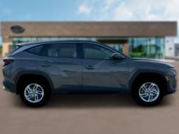 Hyundai Tucson SE AWD 2026 — side view