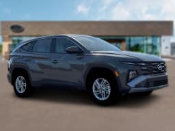 Hyundai Tucson SE AWD 2026 — side view