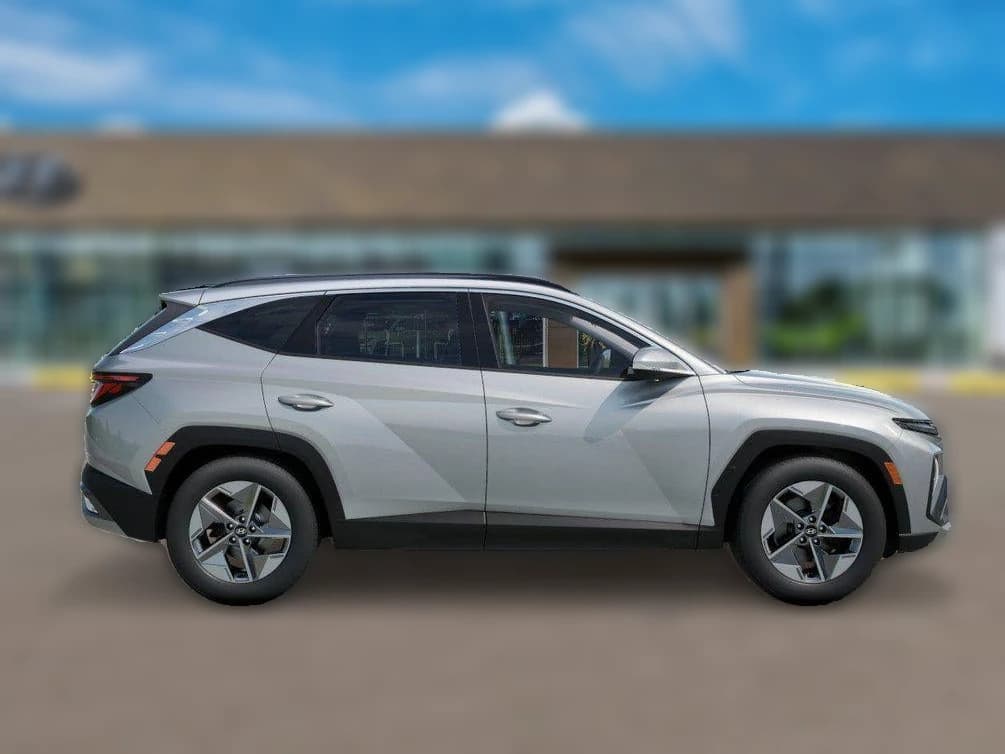 Hyundai Tucson SEL FWD 2026 — side view