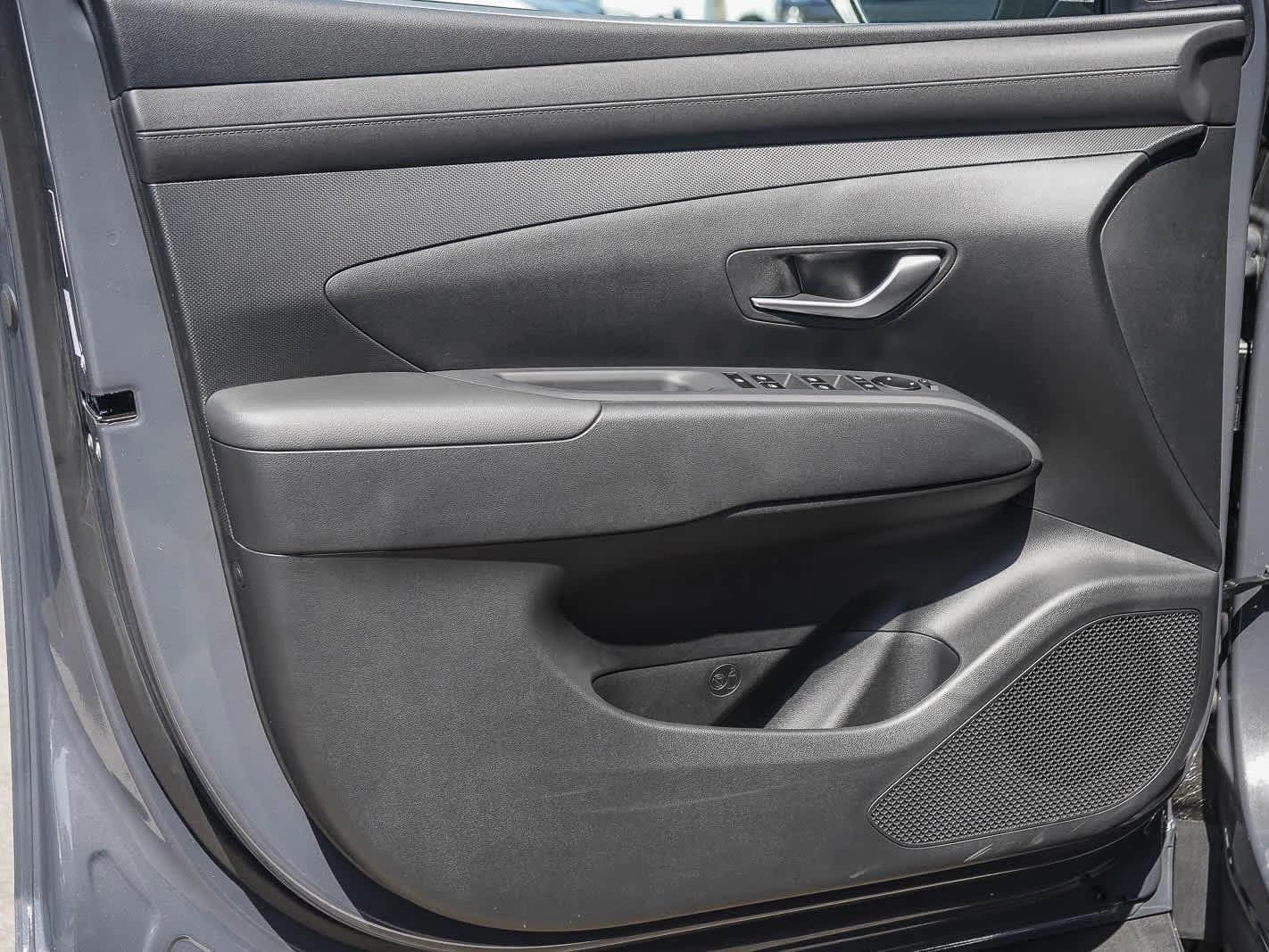 Hyundai Tucson SEL FWD 2026 — side view