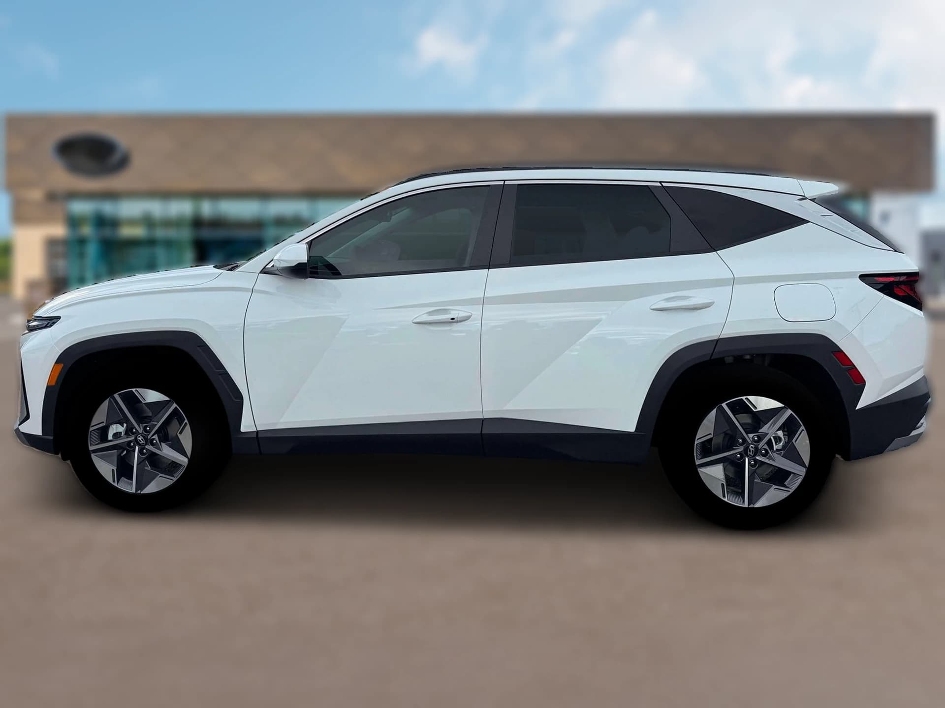 Hyundai Tucson SEL FWD 2026 — side view