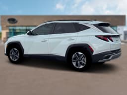 Hyundai Tucson SEL FWD 2026 — side view
