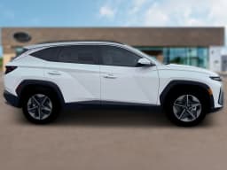 Hyundai Tucson SEL FWD 2026 — side view
