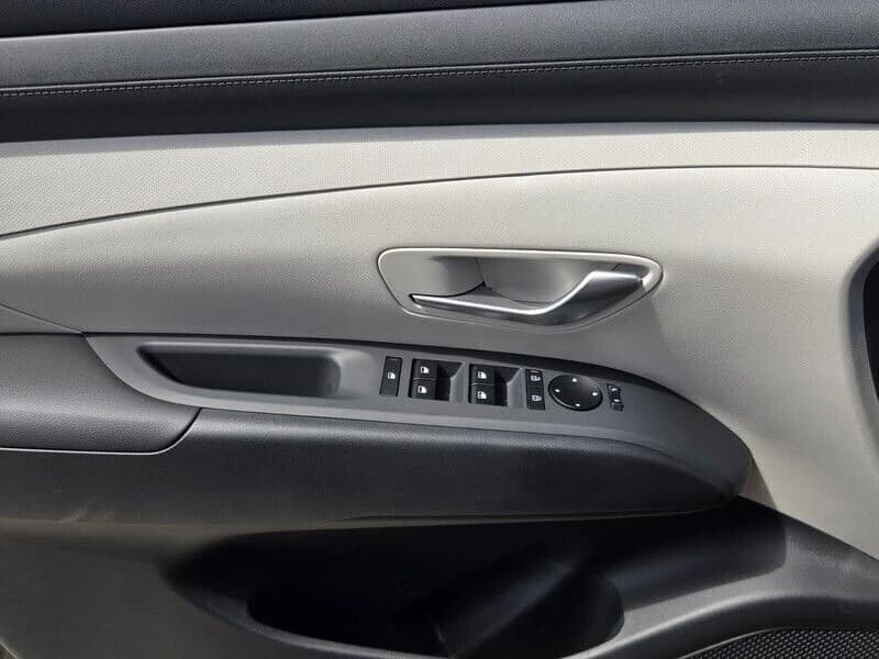Hyundai Tucson SEL Plus FWD 2026 — side view