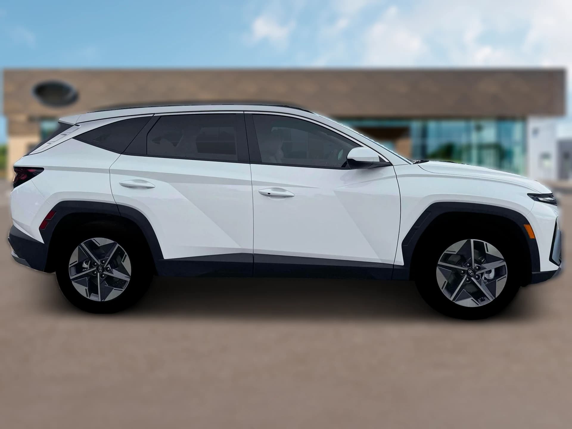 Hyundai Tucson SEL FWD 2026 — side view