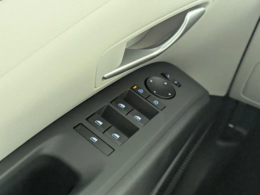 Hyundai Tucson SEL FWD 2026 — side view